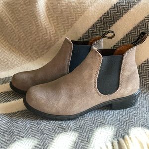 Blundstone 1974 Chelsea Ankle Boots 7.5